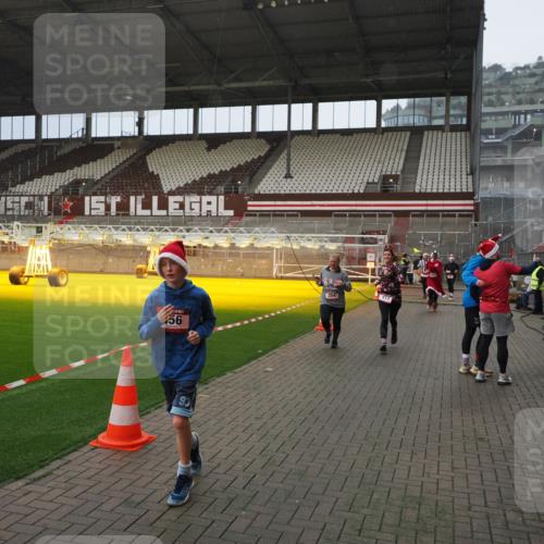 07.12.2025 - St. Pauli X-Mass-Run No. 15 Fabian Wolf http://msf.ph/oto/9407901 07.12.2025 11:06:14 Ziel 92, 204, 402, 403, 414, 474, 486, 556, 693, 854, 858, 878, 920, 944, 1024, 1025, 1223, 1229, 1287, 1403, 1429, 1430, 1648, 2243, 2245, 4579, 4581, 4583, 4585, 4587 meine-sportfotos.de