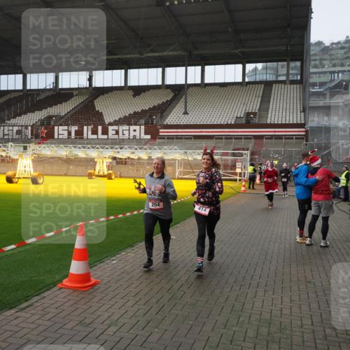 07.12.2025 - St. Pauli X-Mass-Run No. 15 Fabian Wolf http://msf.ph/oto/9407923 07.12.2025 11:06:15 Ziel 204, 402, 403, 414, 474, 486, 556, 693, 854, 858, 878, 920, 944, 1024, 1223, 1229, 1287, 1403, 1429, 1430, 1648, 2243, 2245, 4579, 4581, 4583, 4585, 4587 meine-sportfotos.de