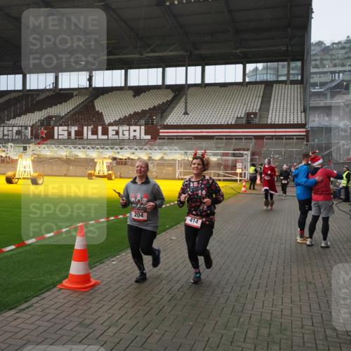 07.12.2025 - St. Pauli X-Mass-Run No. 15 Fabian Wolf http://msf.ph/oto/9407926 07.12.2025 11:06:16 Ziel 204, 402, 403, 414, 474, 486, 556, 854, 858, 878, 920, 944, 1223, 1229, 1287, 1403, 1429, 1430, 2243, 2245, 4579, 4581, 4583, 4585, 4587 meine-sportfotos.de