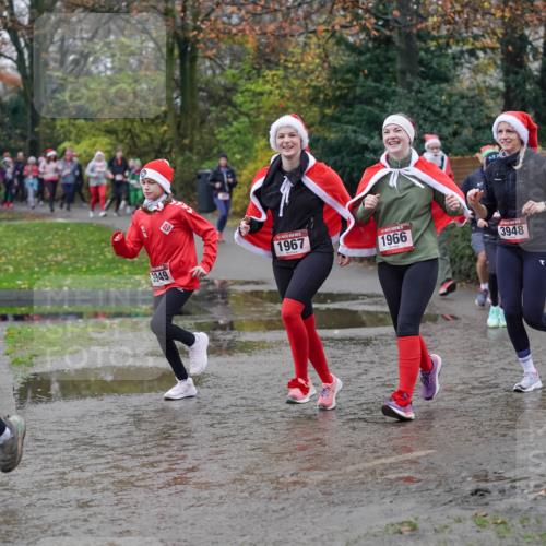07.12.2025 - St. Pauli X-Mass-Run No. 15 Michael Burmester http://msf.ph/oto/9407927 07.12.2025 11:25:30 Laufen 1967, 1966, 3948, 950, 3949 meine-sportfotos.de