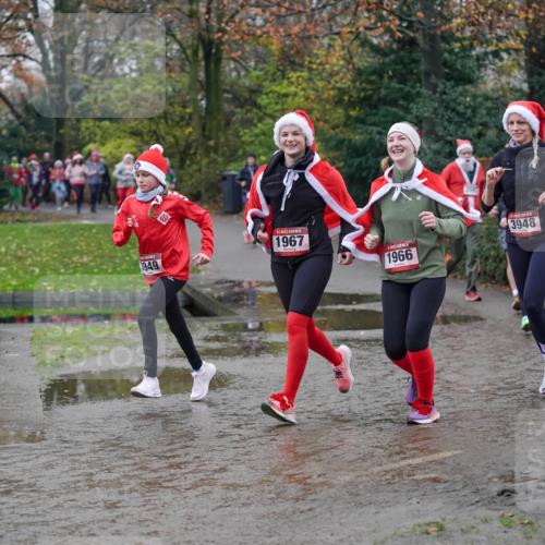 07.12.2025 - St. Pauli X-Mass-Run No. 15 Michael Burmester http://msf.ph/oto/9407930 07.12.2025 11:25:30 Laufen 3949, 1967, 1966, 3948 meine-sportfotos.de
