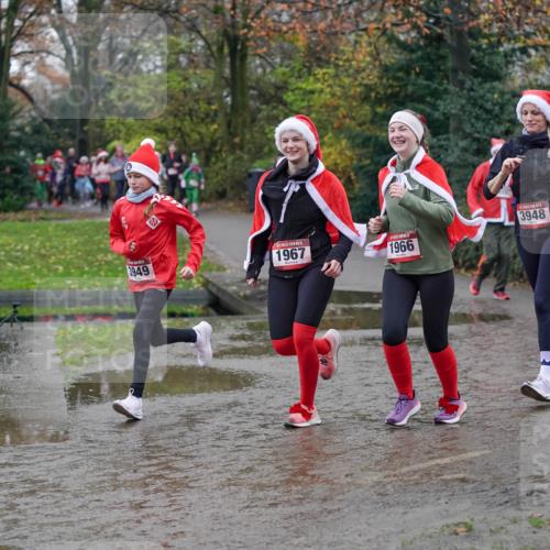 07.12.2025 - St. Pauli X-Mass-Run No. 15 Michael Burmester http://msf.ph/oto/9407933 07.12.2025 11:25:30 Laufen 1967, 1966, 3949, 3948 meine-sportfotos.de