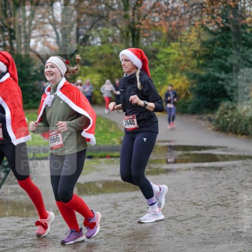 07.12.2025 - St. Pauli X-Mass-Run No. 15 Michael Burmester http://msf.ph/oto/9407939 07.12.2025 11:25:31 Laufen 967, 3948, 616, 1966 meine-sportfotos.de