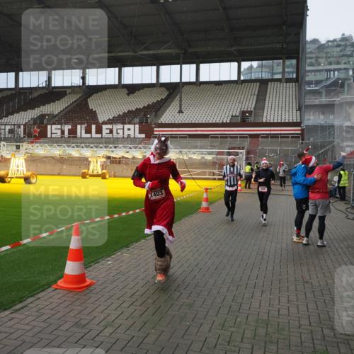 07.12.2025 - St. Pauli X-Mass-Run No. 15 Fabian Wolf http://msf.ph/oto/9407946 07.12.2025 11:06:19 Ziel 204, 402, 403, 414, 474, 486, 556, 1223, 1229, 1287, 1403, 1429, 1430, 1440, 1442, 4579, 4581, 4583, 4585, 4587 meine-sportfotos.de