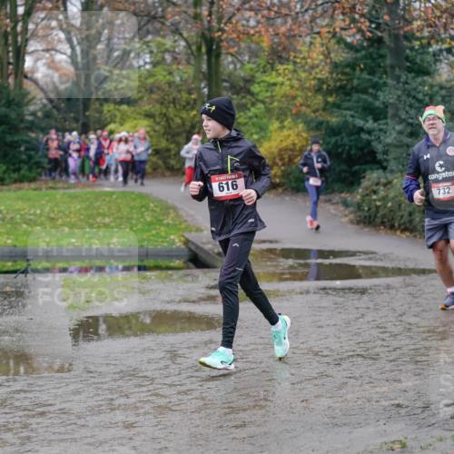 07.12.2025 - St. Pauli X-Mass-Run No. 15 Michael Burmester http://msf.ph/oto/9407957 07.12.2025 11:25:32 Laufen 15, 616, 732, 2097 meine-sportfotos.de