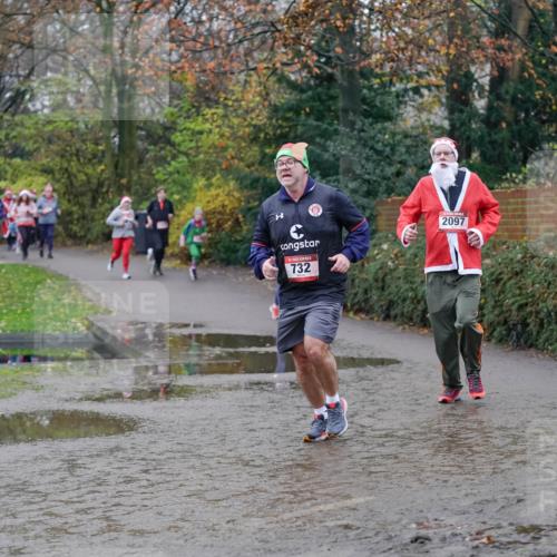 07.12.2025 - St. Pauli X-Mass-Run No. 15 Michael Burmester http://msf.ph/oto/9407960 07.12.2025 11:25:33 Laufen 732, 2097 meine-sportfotos.de