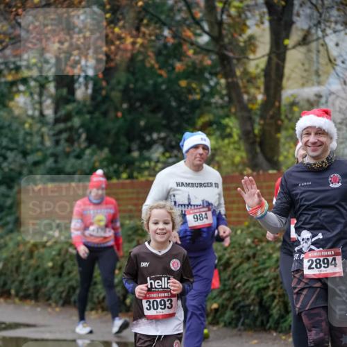 07.12.2025 - St. Pauli X-Mass-Run No. 15 Michael Burmester http://msf.ph/oto/9407961 07.12.2025 09:42:59 Laufen 15, 3093, 984, 15, 2894 meine-sportfotos.de