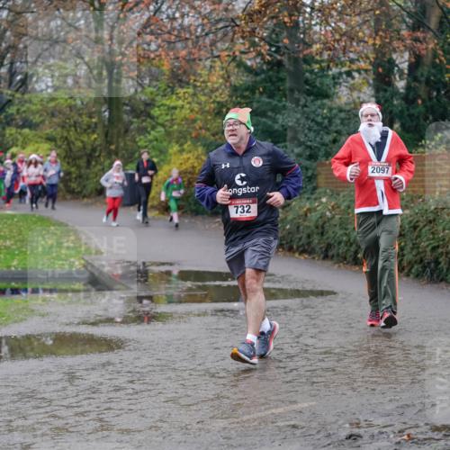 07.12.2025 - St. Pauli X-Mass-Run No. 15 Michael Burmester http://msf.ph/oto/9407963 07.12.2025 11:25:33 Laufen 732, 2097 meine-sportfotos.de