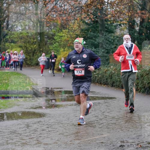 07.12.2025 - St. Pauli X-Mass-Run No. 15 Michael Burmester http://msf.ph/oto/9407966 07.12.2025 11:25:33 Laufen 732, 2097 meine-sportfotos.de