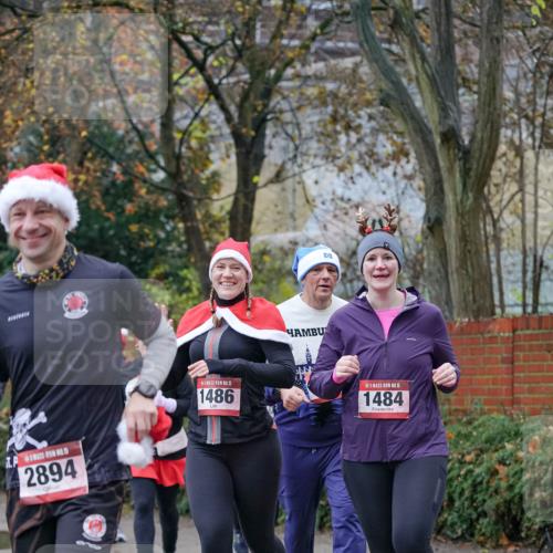 07.12.2025 - St. Pauli X-Mass-Run No. 15 Michael Burmester http://msf.ph/oto/9407973 07.12.2025 09:43:01 Laufen 2894, 15, 1486, 15, 1484 meine-sportfotos.de