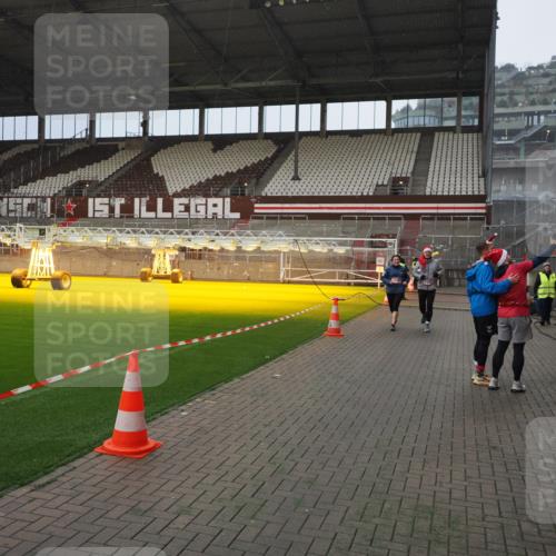 07.12.2025 - St. Pauli X-Mass-Run No. 15 Fabian Wolf http://msf.ph/oto/9408000 07.12.2025 11:06:23 Ziel 204, 414, 474, 486, 556, 1403, 1440, 1442 meine-sportfotos.de