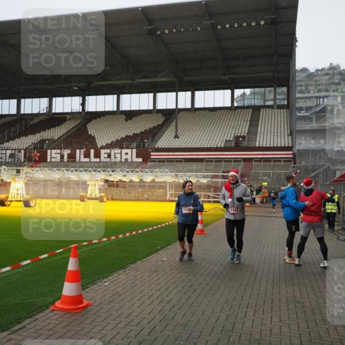 07.12.2025 - St. Pauli X-Mass-Run No. 15 Fabian Wolf http://msf.ph/oto/9408006 07.12.2025 11:06:26 Ziel 204, 414, 474, 486, 1403, 1440, 1442, 1556, 1564 meine-sportfotos.de