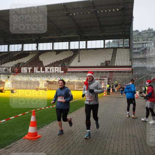 07.12.2025 - St. Pauli X-Mass-Run No. 15 Fabian Wolf http://msf.ph/oto/9408021 07.12.2025 11:06:27 Ziel 204, 414, 474, 486, 1403, 1440, 1442, 1556, 1564 meine-sportfotos.de