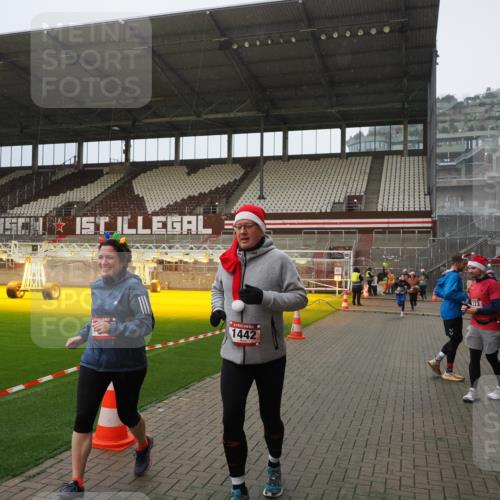 07.12.2025 - St. Pauli X-Mass-Run No. 15 Fabian Wolf http://msf.ph/oto/9408030 07.12.2025 11:06:27 Ziel 204, 414, 474, 486, 1403, 1440, 1442, 1556, 1564 meine-sportfotos.de