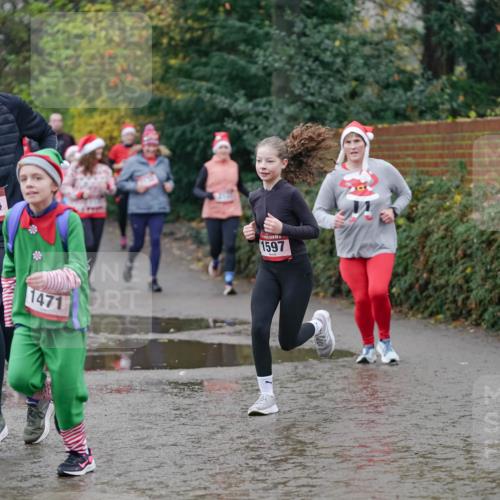 07.12.2025 - St. Pauli X-Mass-Run No. 15 Michael Burmester http://msf.ph/oto/9408050 07.12.2025 11:25:41 Laufen 1474, 1471, 1597 meine-sportfotos.de