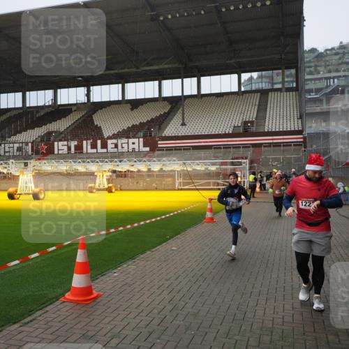 07.12.2025 - St. Pauli X-Mass-Run No. 15 Fabian Wolf http://msf.ph/oto/9408052 07.12.2025 11:06:30 Ziel 474, 486, 1285, 1286, 1403, 1440, 1442, 1556, 1564 meine-sportfotos.de