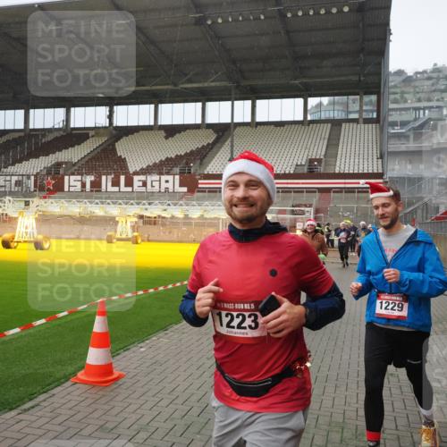 07.12.2025 - St. Pauli X-Mass-Run No. 15 Fabian Wolf http://msf.ph/oto/9408082 07.12.2025 11:06:32 Ziel 474, 486, 565, 1285, 1286, 1440, 1442, 1556, 1564 meine-sportfotos.de