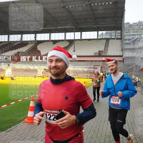 07.12.2025 - St. Pauli X-Mass-Run No. 15 Fabian Wolf http://msf.ph/oto/9408085 07.12.2025 11:06:33 Ziel 359, 382, 474, 486, 565, 1285, 1286, 1440, 1442, 1556, 1564 meine-sportfotos.de