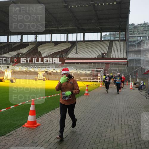 07.12.2025 - St. Pauli X-Mass-Run No. 15 Fabian Wolf http://msf.ph/oto/9408102 07.12.2025 11:06:34 Ziel 359, 382, 565, 1285, 1286, 1440, 1442, 1556, 1564 meine-sportfotos.de
