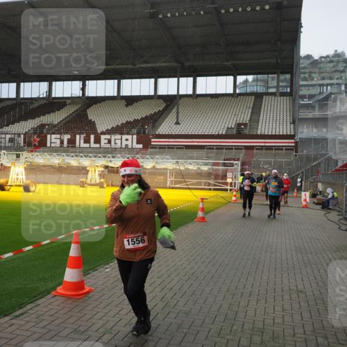 07.12.2025 - St. Pauli X-Mass-Run No. 15 Fabian Wolf http://msf.ph/oto/9408105 07.12.2025 11:06:34 Ziel 359, 382, 565, 1285, 1286, 1440, 1442, 1556, 1564 meine-sportfotos.de