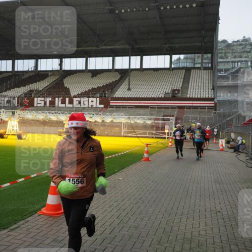 07.12.2025 - St. Pauli X-Mass-Run No. 15 Fabian Wolf http://msf.ph/oto/9408108 07.12.2025 11:06:34 Ziel 359, 382, 565, 1285, 1286, 1440, 1442, 1556, 1564 meine-sportfotos.de