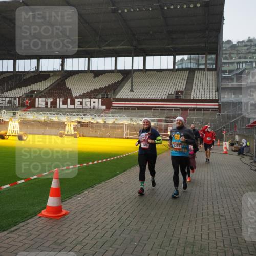 07.12.2025 - St. Pauli X-Mass-Run No. 15 Fabian Wolf http://msf.ph/oto/9408118 07.12.2025 11:06:37 Ziel 359, 382, 565, 1285, 1286, 1440, 1442, 1556, 1564, 4582, 4588 meine-sportfotos.de