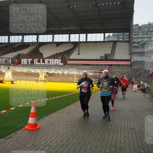 07.12.2025 - St. Pauli X-Mass-Run No. 15 Fabian Wolf http://msf.ph/oto/9408121 07.12.2025 11:06:38 Ziel 359, 382, 565, 1285, 1286, 1440, 1442, 1556, 1564, 4582, 4588 meine-sportfotos.de