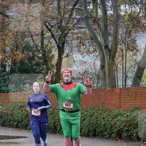 07.12.2025 - St. Pauli X-Mass-Run No. 15 Michael Burmester http://msf.ph/oto/9408126 07.12.2025 09:43:17 Laufen 962, 965 meine-sportfotos.de