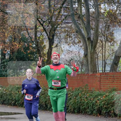 07.12.2025 - St. Pauli X-Mass-Run No. 15 Michael Burmester http://msf.ph/oto/9408129 07.12.2025 09:43:17 Laufen 962, 15, 965 meine-sportfotos.de