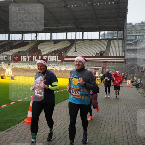 07.12.2025 - St. Pauli X-Mass-Run No. 15 Fabian Wolf http://msf.ph/oto/9408139 07.12.2025 11:06:39 Ziel 359, 382, 565, 1285, 1286, 1440, 1556, 1564, 1708, 4582, 4588 meine-sportfotos.de