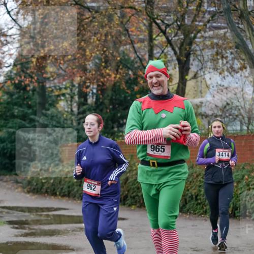 07.12.2025 - St. Pauli X-Mass-Run No. 15 Michael Burmester http://msf.ph/oto/9408142 07.12.2025 09:43:18 Laufen 962, 965, 3414 meine-sportfotos.de
