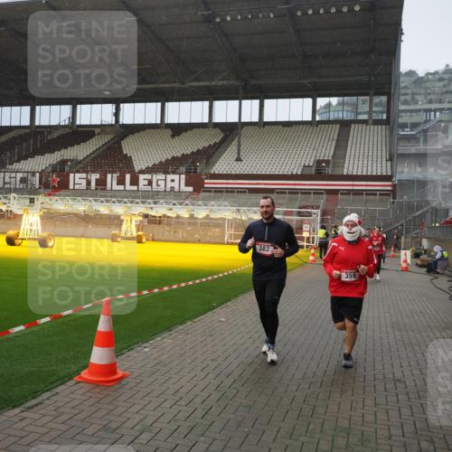 07.12.2025 - St. Pauli X-Mass-Run No. 15 Fabian Wolf http://msf.ph/oto/9408162 07.12.2025 11:06:41 Ziel 359, 382, 565, 1285, 1286, 1556, 1564, 1708, 4582, 4588 meine-sportfotos.de