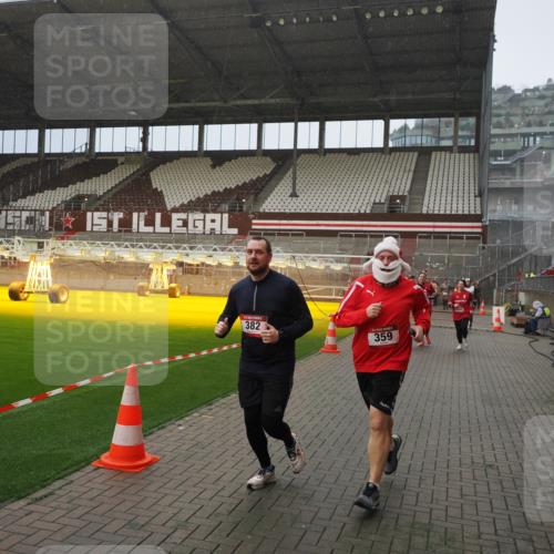 07.12.2025 - St. Pauli X-Mass-Run No. 15 Fabian Wolf http://msf.ph/oto/9408168 07.12.2025 11:06:41 Ziel 359, 382, 565, 1285, 1286, 1556, 1564, 1708, 4582, 4588 meine-sportfotos.de