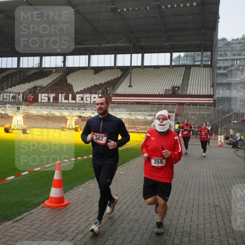 07.12.2025 - St. Pauli X-Mass-Run No. 15 Fabian Wolf http://msf.ph/oto/9408171 07.12.2025 11:06:42 Ziel 359, 382, 565, 1285, 1286, 1556, 1564, 1708, 4582, 4588 meine-sportfotos.de