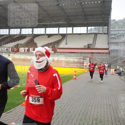 07.12.2025 - St. Pauli X-Mass-Run No. 15 Fabian Wolf http://msf.ph/oto/9408183 07.12.2025 11:06:42 Ziel 359, 382, 565, 1285, 1286, 1556, 1564, 1708, 4582, 4588 meine-sportfotos.de