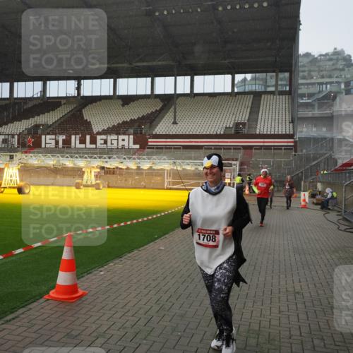 07.12.2025 - St. Pauli X-Mass-Run No. 15 Fabian Wolf http://msf.ph/oto/9408207 07.12.2025 11:06:48 Ziel 359, 382, 565, 595, 1285, 1286, 1462, 1469, 1708, 4582, 4588 meine-sportfotos.de