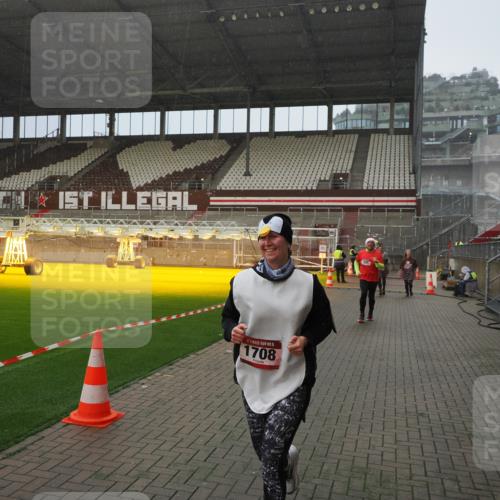 07.12.2025 - St. Pauli X-Mass-Run No. 15 Fabian Wolf http://msf.ph/oto/9408210 07.12.2025 11:06:48 Ziel 359, 382, 565, 595, 1285, 1286, 1462, 1469, 1708, 4582, 4588 meine-sportfotos.de
