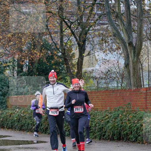 07.12.2025 - St. Pauli X-Mass-Run No. 15 Michael Burmester http://msf.ph/oto/9408211 07.12.2025 09:43:27 Laufen 2973, 381, 2975 meine-sportfotos.de