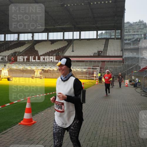 07.12.2025 - St. Pauli X-Mass-Run No. 15 Fabian Wolf http://msf.ph/oto/9408213 07.12.2025 11:06:48 Ziel 359, 382, 565, 595, 1285, 1286, 1462, 1469, 1708, 4582, 4588 meine-sportfotos.de