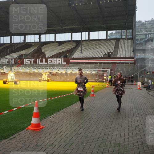 07.12.2025 - St. Pauli X-Mass-Run No. 15 Fabian Wolf http://msf.ph/oto/9408231 07.12.2025 11:06:53 Ziel 359, 382, 595, 1462, 1469, 1708, 4582, 4588 meine-sportfotos.de