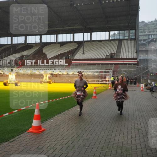 07.12.2025 - St. Pauli X-Mass-Run No. 15 Fabian Wolf http://msf.ph/oto/9408234 07.12.2025 11:06:53 Ziel 359, 382, 595, 1462, 1469, 1708, 4582, 4588 meine-sportfotos.de