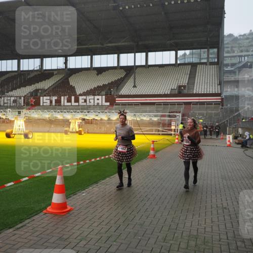 07.12.2025 - St. Pauli X-Mass-Run No. 15 Fabian Wolf http://msf.ph/oto/9408237 07.12.2025 11:06:53 Ziel 359, 382, 595, 1462, 1469, 1708, 4582, 4588 meine-sportfotos.de