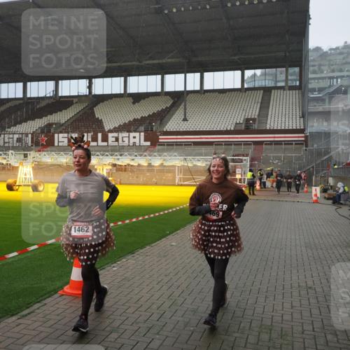 07.12.2025 - St. Pauli X-Mass-Run No. 15 Fabian Wolf http://msf.ph/oto/9408255 07.12.2025 11:06:55 Ziel 595, 1462, 1469, 1634, 1666, 1708, 1751, 4582, 4588 meine-sportfotos.de