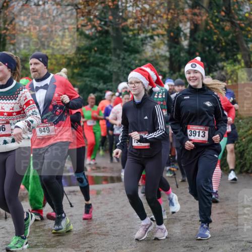 07.12.2025 - St. Pauli X-Mass-Run No. 15 Michael Burmester http://msf.ph/oto/9408269 07.12.2025 11:26:01 Laufen 15, 996, 949, 15, 3913 meine-sportfotos.de