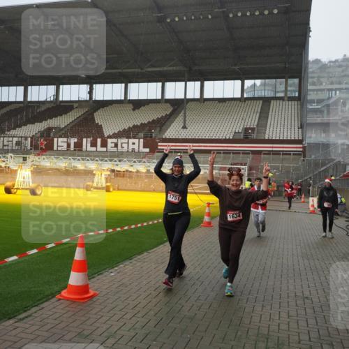 07.12.2025 - St. Pauli X-Mass-Run No. 15 Fabian Wolf http://msf.ph/oto/9408270 07.12.2025 11:07:02 Ziel 595, 1462, 1469, 1634, 1666, 1751, 1861, 1862 meine-sportfotos.de