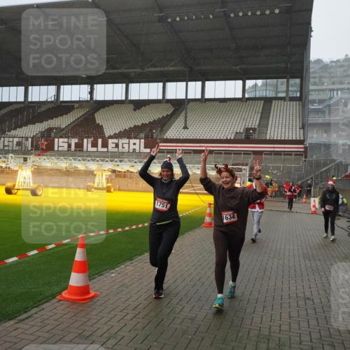 07.12.2025 - St. Pauli X-Mass-Run No. 15 Fabian Wolf http://msf.ph/oto/9408273 07.12.2025 11:07:03 Ziel 595, 1462, 1469, 1634, 1666, 1751, 1861, 1862 meine-sportfotos.de