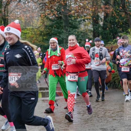 07.12.2025 - St. Pauli X-Mass-Run No. 15 Michael Burmester http://msf.ph/oto/9408275 07.12.2025 11:26:02 Laufen 1599, 3913, 2783, 482, 3313, 15, 245, 2842 meine-sportfotos.de