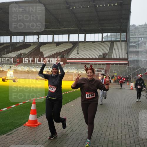 07.12.2025 - St. Pauli X-Mass-Run No. 15 Fabian Wolf http://msf.ph/oto/9408279 07.12.2025 11:07:03 Ziel 595, 1462, 1469, 1634, 1666, 1751, 1861, 1862 meine-sportfotos.de