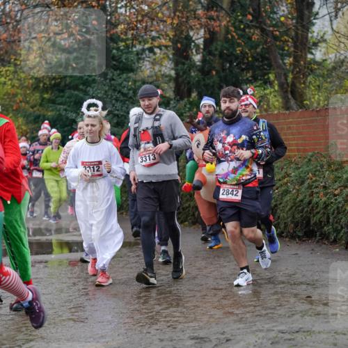 07.12.2025 - St. Pauli X-Mass-Run No. 15 Michael Burmester http://msf.ph/oto/9408281 07.12.2025 11:26:03 Laufen 245, 3312, 3313, 2842 meine-sportfotos.de