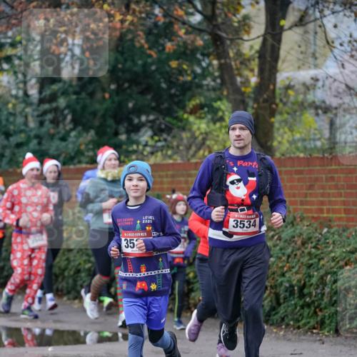 07.12.2025 - St. Pauli X-Mass-Run No. 15 Michael Burmester http://msf.ph/oto/9408316 07.12.2025 09:43:37 Laufen 2025, 15, 35, 3534 meine-sportfotos.de